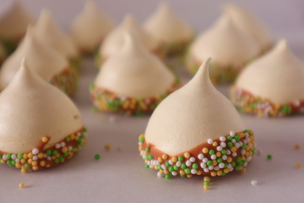 Vrolijke Paas meringue schuimpjes
