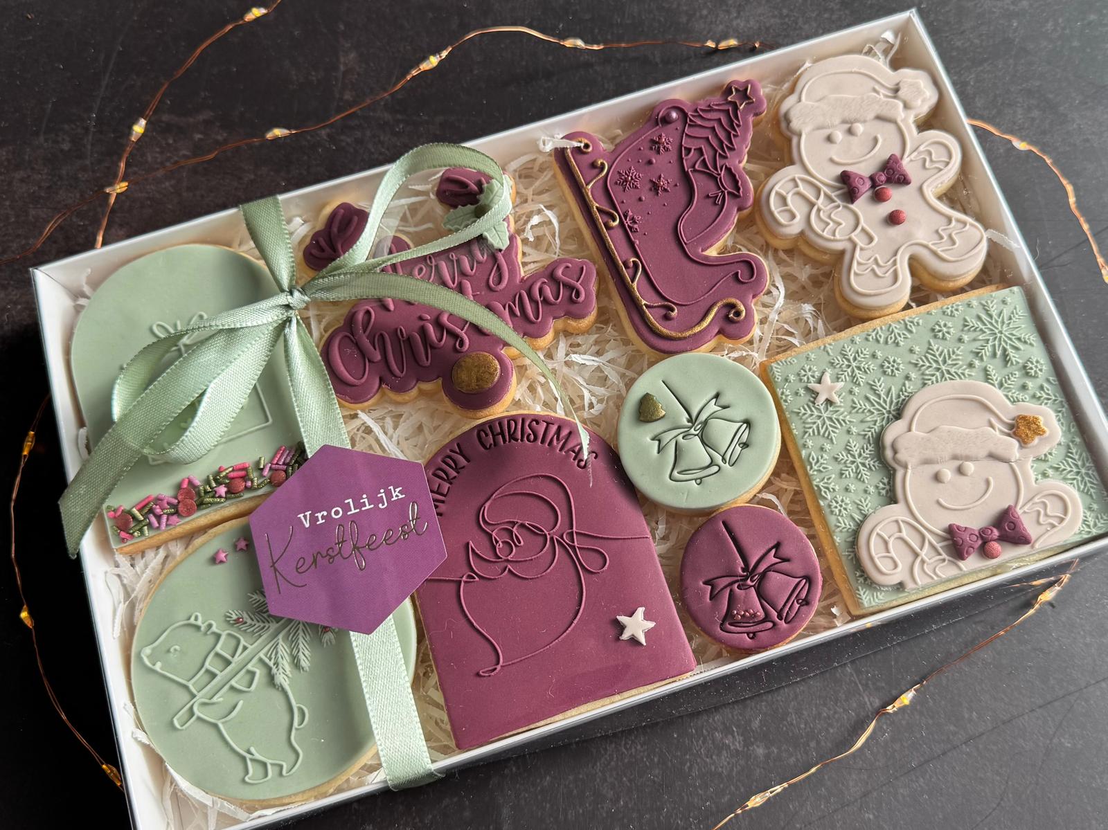Brievenbus doosje voor kerst met handgemaakte koekjes met kaartje voor persoonlijke boodschap